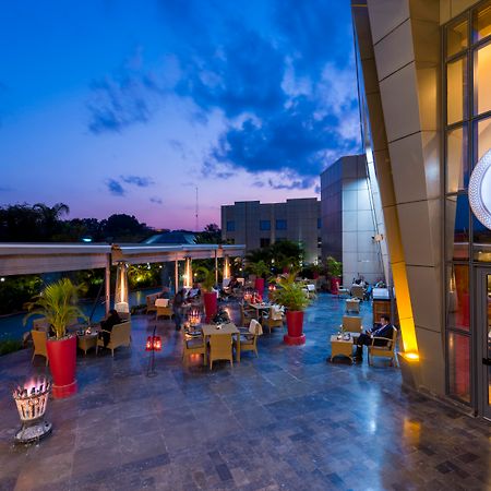 Radisson Blu Hotel Lusaka Exterior foto Skyline Bar