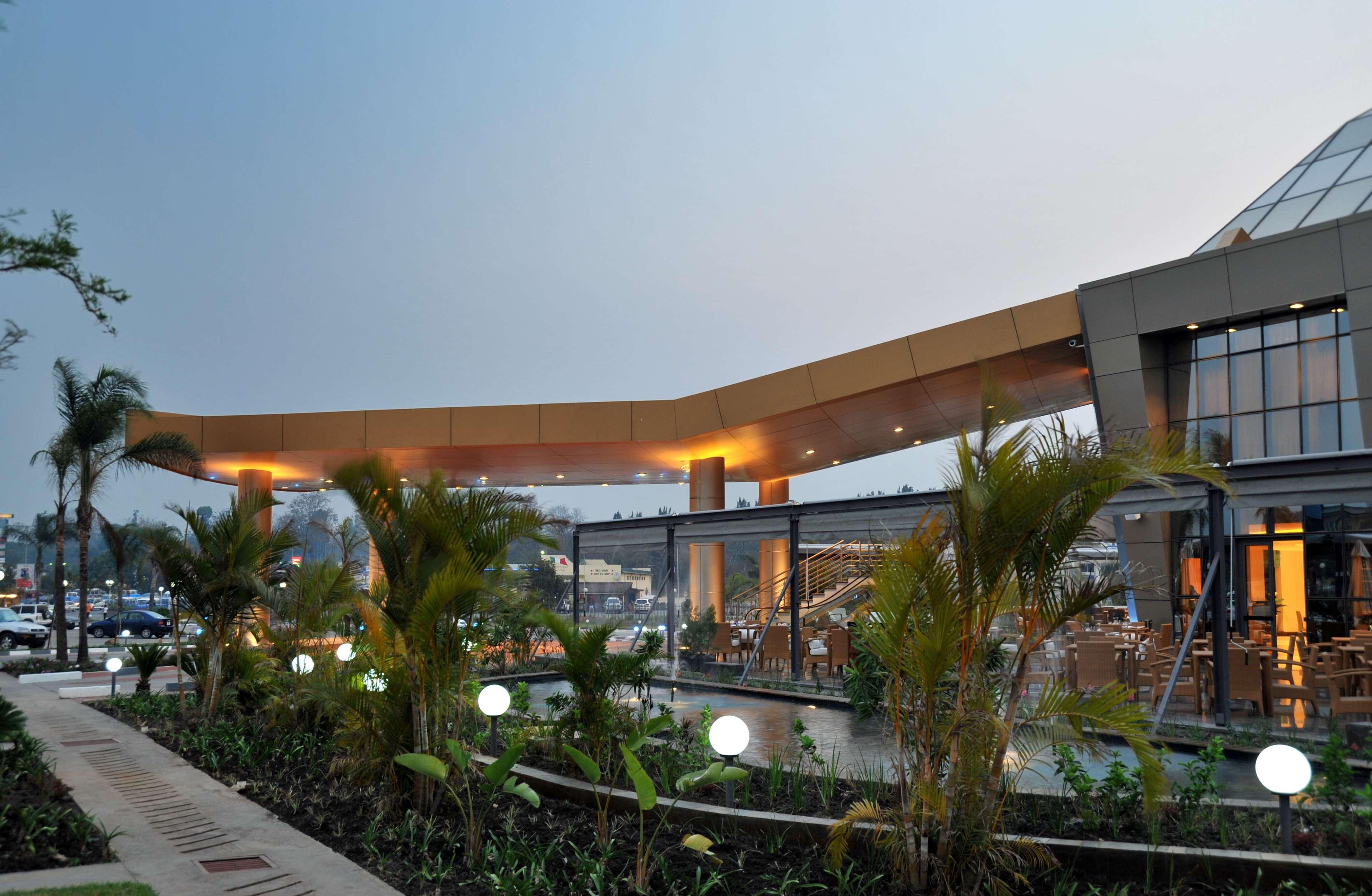 Radisson Blu Hotel Lusaka Exterior foto The hotel's lobby