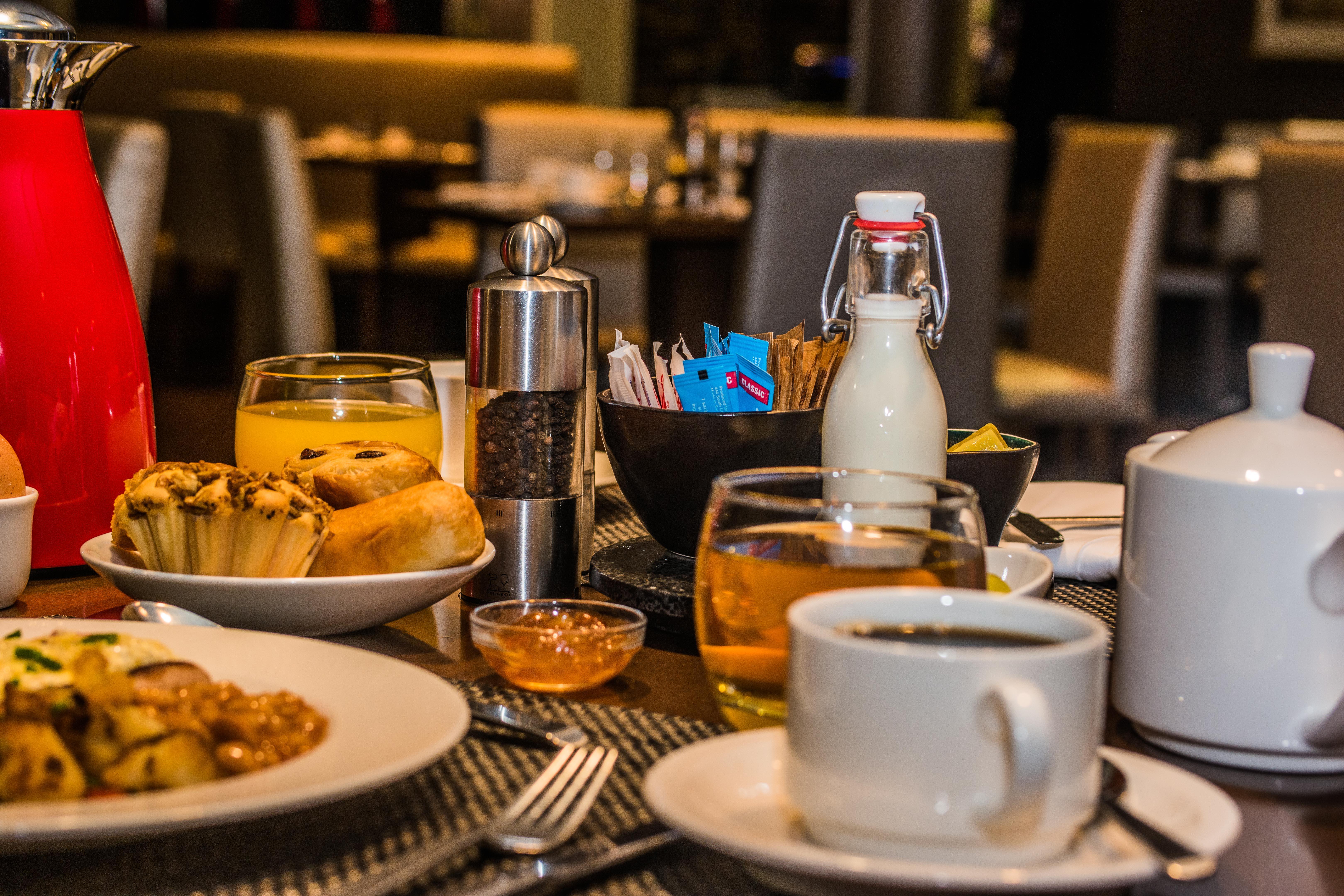Radisson Blu Hotel Lusaka Exterior foto A restaurant table with a coffee cup