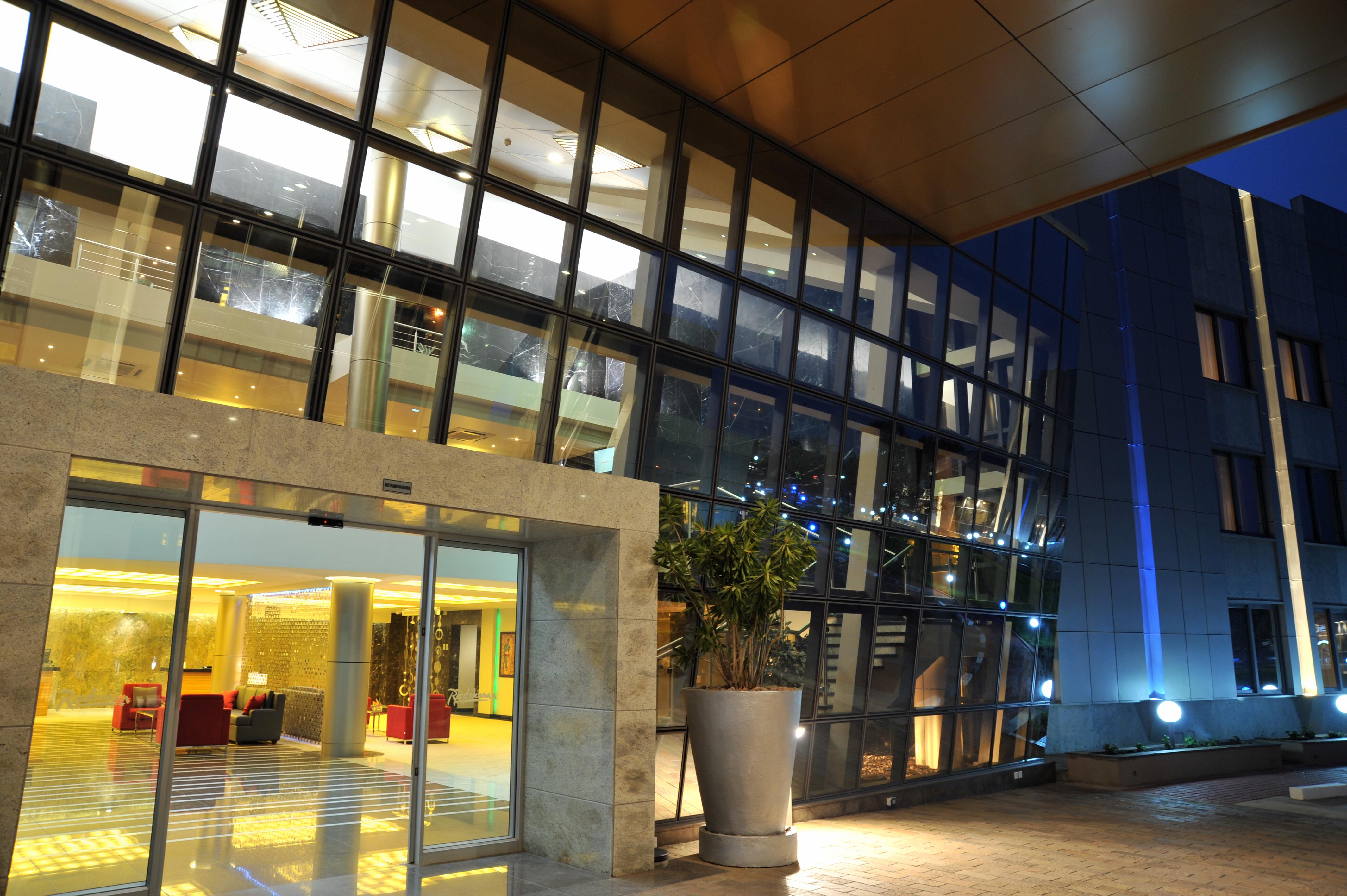 Radisson Blu Hotel Lusaka Exterior foto The lobby of the hotel