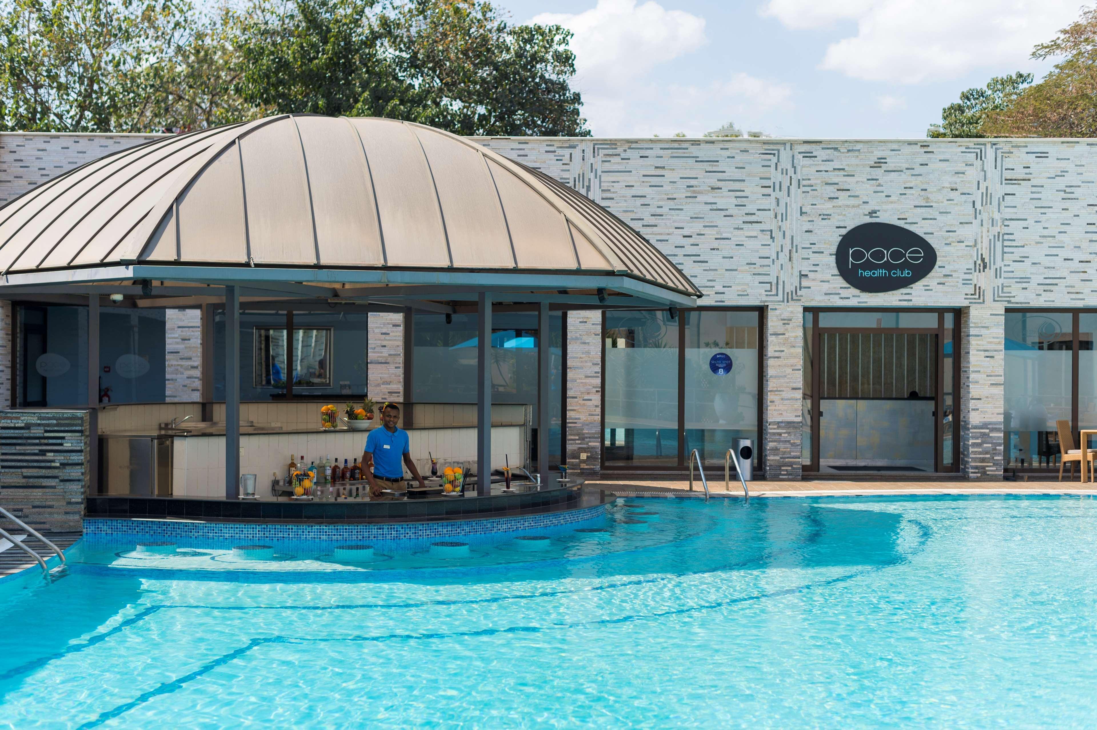 Radisson Blu Hotel Lusaka Exterior foto The pool at the hotel