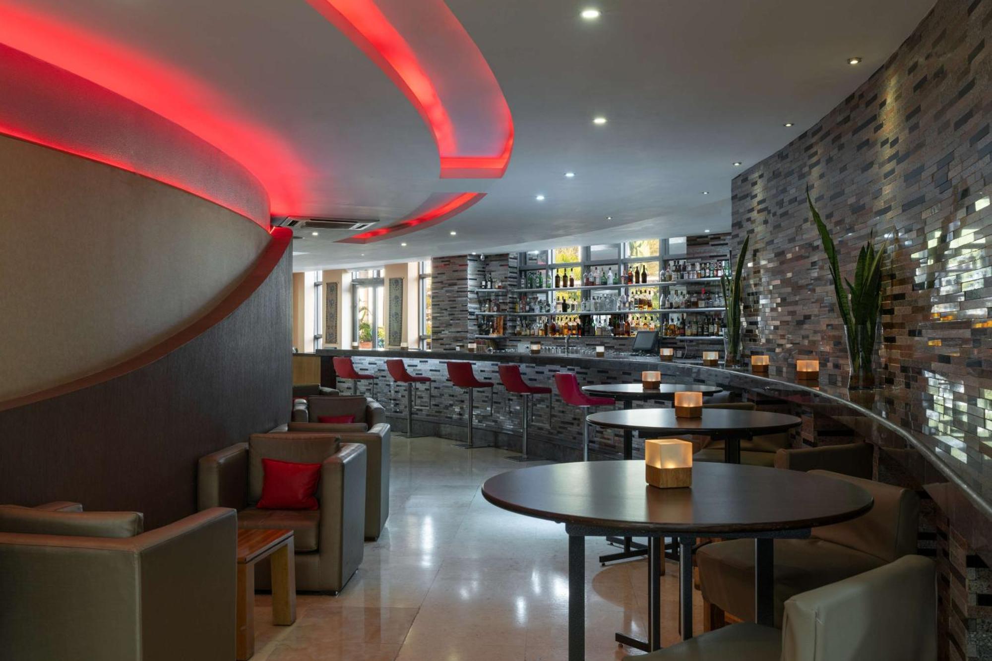 Radisson Blu Hotel Lusaka Exterior foto The bar at the hotel
