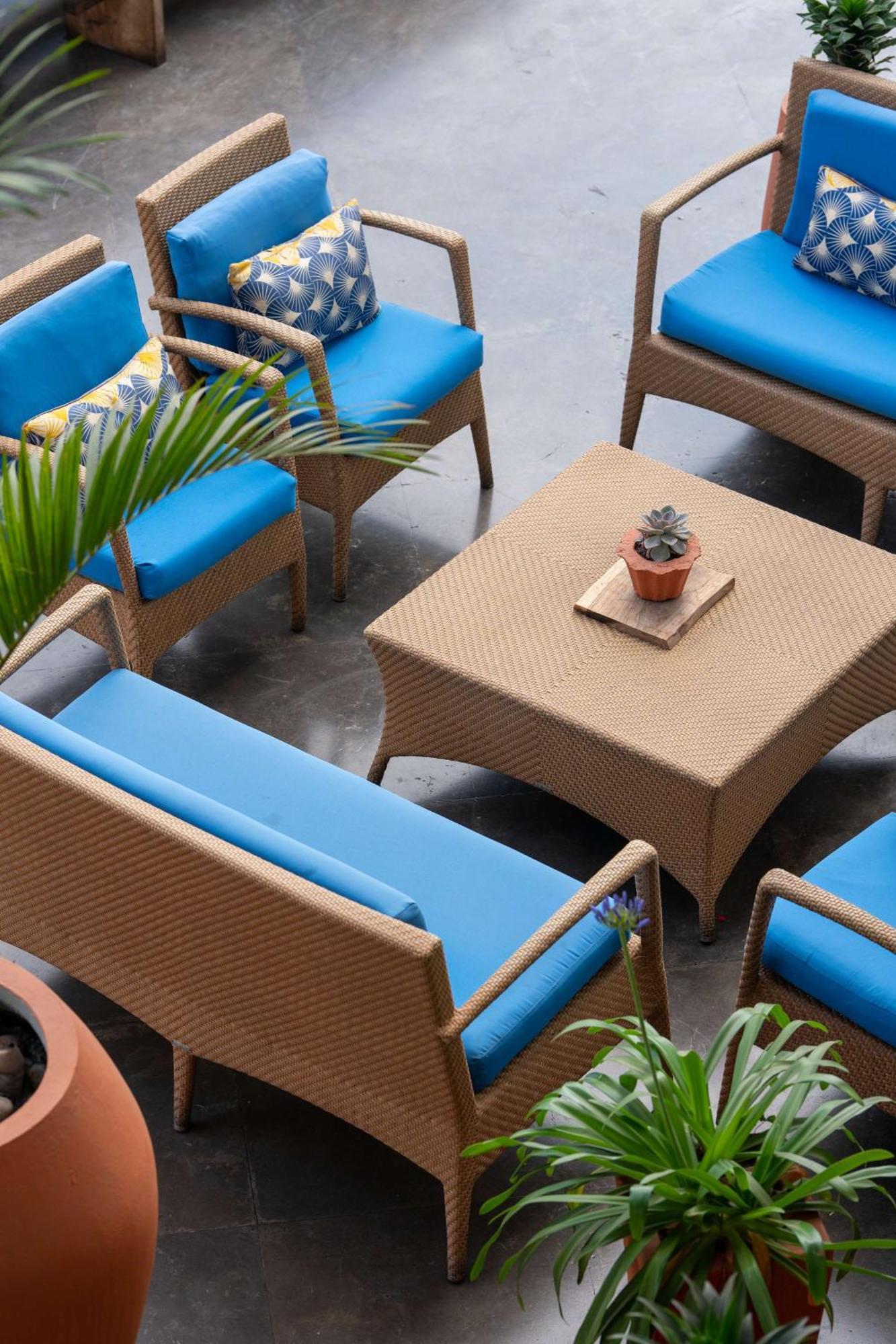 Radisson Blu Hotel Lusaka Exterior foto Outdoor furniture