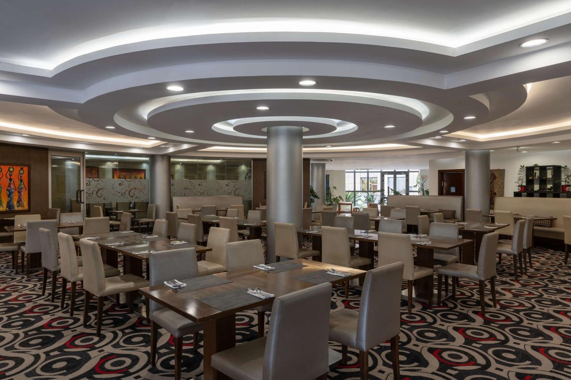 Radisson Blu Hotel Lusaka Exterior foto The restaurant