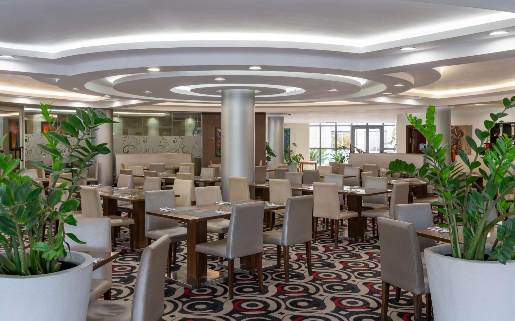 Radisson Blu Hotel Lusaka Exterior foto The restaurant