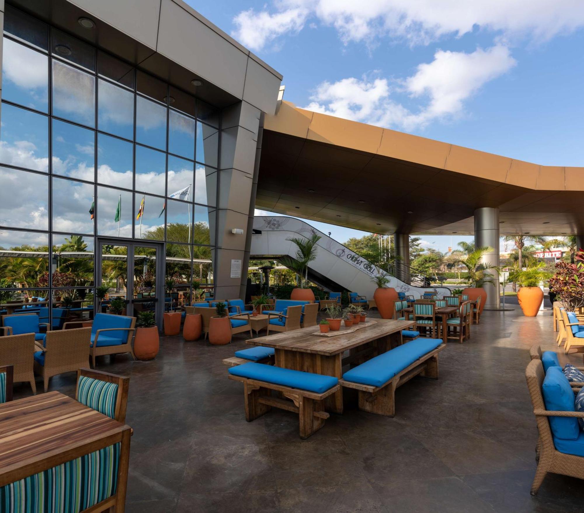 Radisson Blu Hotel Lusaka Exterior foto The interior of the lounge
