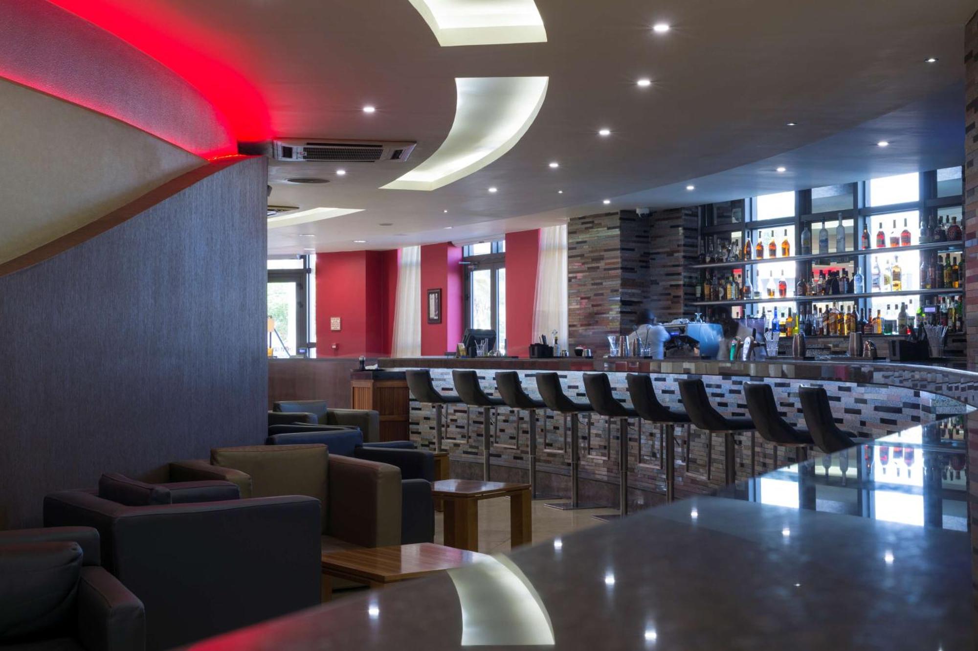 Radisson Blu Hotel Lusaka Exterior foto The bar at the lounge